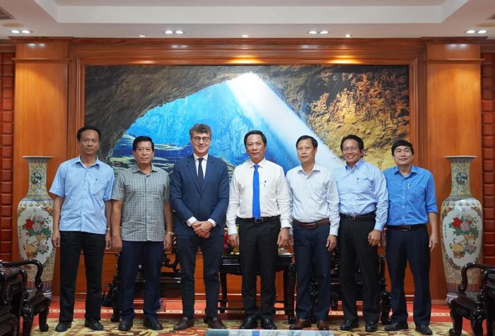 Các đại biểu chụp ảnh lưu niệm - Ảnh :X.P