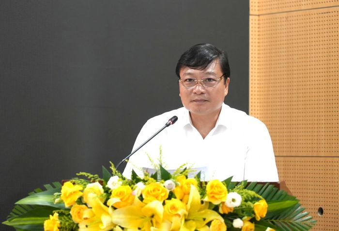 Đồng chí Lê Hồng Vinh, Phó Bí thư Tỉnh ủy, Chủ tịch UBND tỉnh, Bí thư Đảng ủy UBND tỉnh phát biểu tại lễ ký kết - Ảnh: T.Đ