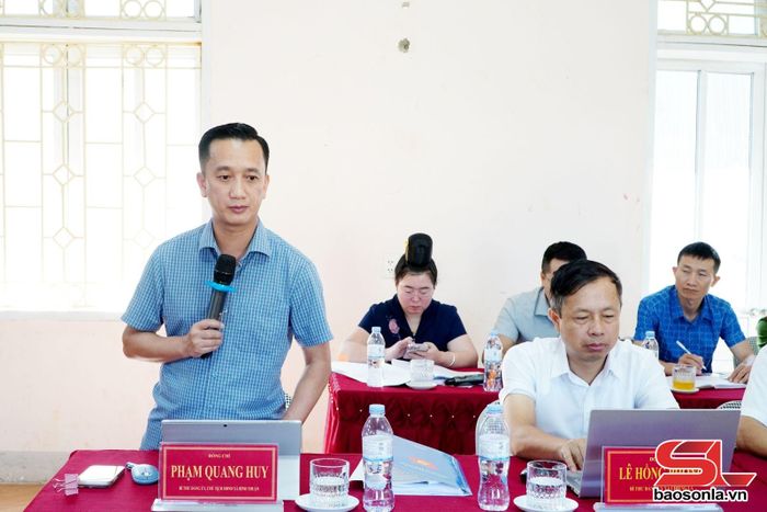 Lãnh đạo Đảng ủy xã Bình Thuận phát biểu tại cuộc làm việc.