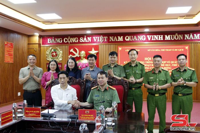 Lãnh đạo Công an tỉnh; Sở Văn hóa, Thể thao và Du lịch ký kết chương trình phối hợp.