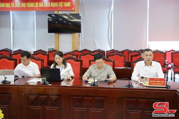 Các đại biểu dự cuộc làm việc.
