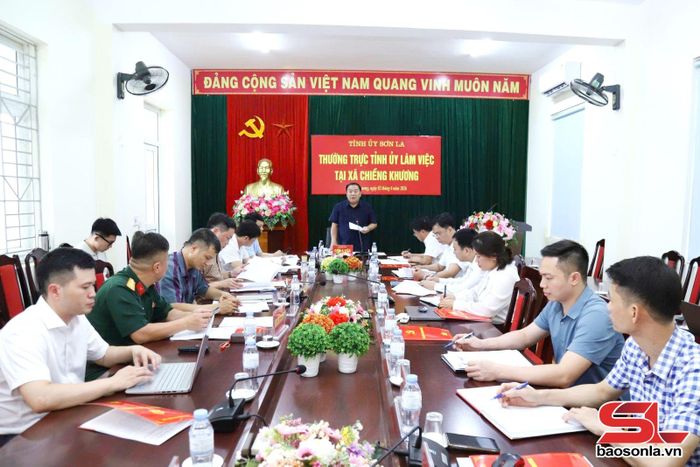 Đồng chí Chá A Của, Phó Bí thư Tỉnh ủy, Chủ tịch Ủy ban MTTQ Việt Nam tỉnh làm việc với Đảng ủy xã Chiềng Khương.