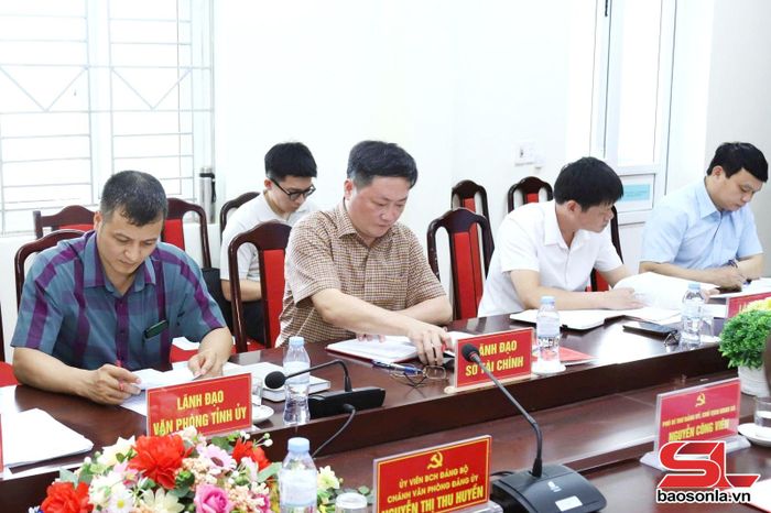 Các đại biểu dự cuộc làm việc.