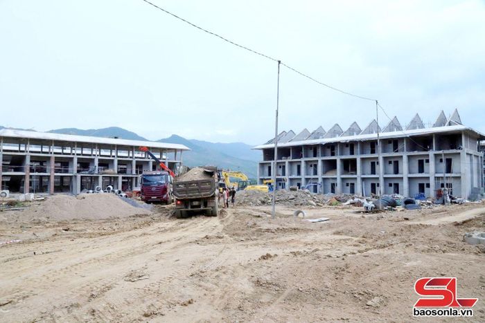 Thi công xây dựng Trường Phổ thông nội trú liên cấp Tiểu học - THCS xã Chiềng Khương.