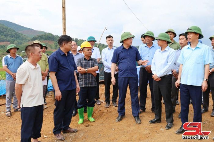 Đồng chí Bí thư Tỉnh ủy nắm tình hình tiến độ xây dựng Trường nội trú liên cấp Tiểu học – THCS Mường Lạn.