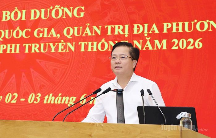 Trưởng ban Tổ chức Tỉnh ủy Trần Quang Minh quán triệt lớp bồi dưỡng.