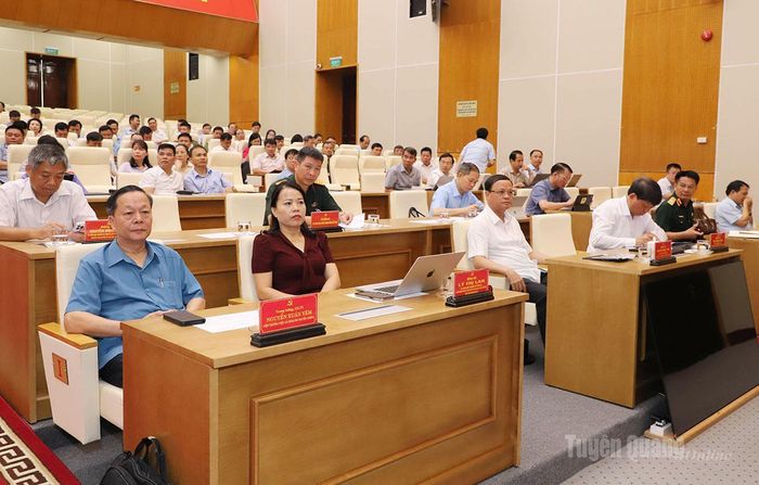 Lãnh đạo Viện An ninh phi truyền thống và các đồng chí Ủy viên Ban Thường vụ Tỉnh ủy dự lớp bồi dưỡng.