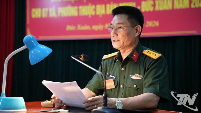 Đại tá Ngô Tuấn Anh quán triệt nội dung diễn tập.