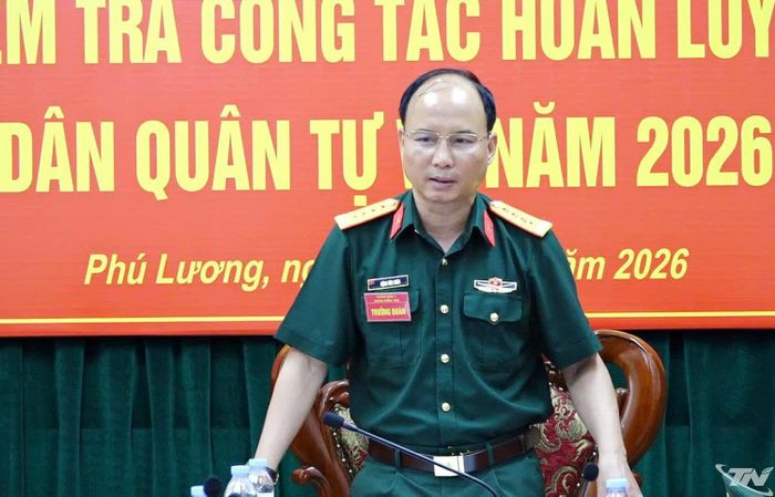 Đại tá Đặng Văn Tuân phát biểu tại buổi kiểm tra.