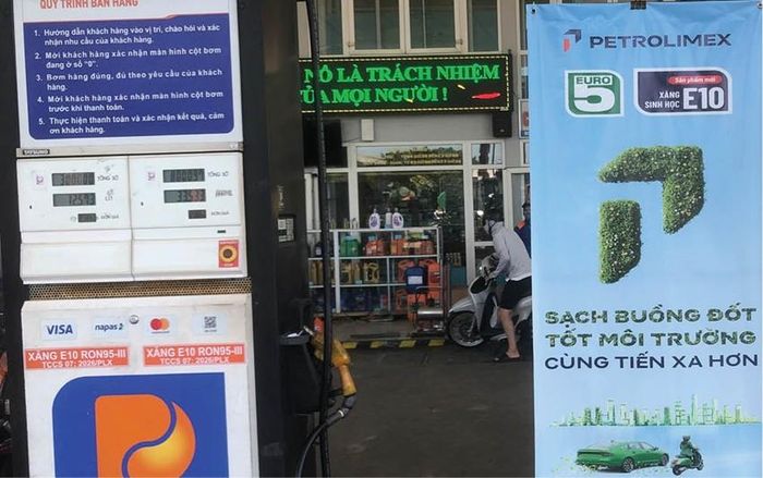 TP. Huế đã triển khai bán xăng sinh học E10, sớm hơn 6 ngày so với thời điểm áp dụng đồng loạt trên cả nước (1/6)