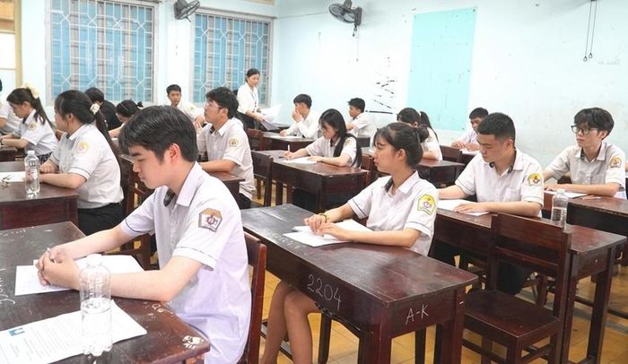 Học sinh tham dự kỳ thi tốt nghiệp THPT năm 2025 