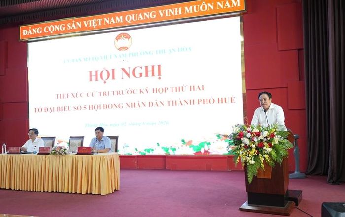 Chủ tịch UBND thành phố phát biểu tại buổi tiếp xúc cử tri