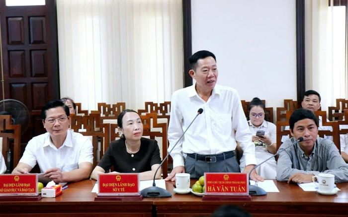 Phó Chủ tịch UBND thành phố Hà Văn Tuấn phát biểu tại buổi làm việc