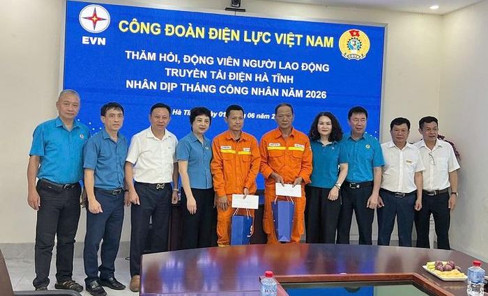 Công đoàn Điện lực Việt Nam và Công đoàn EVNNPT, Công đoàn PTC1 tặng quà động viên người lao động Truyền tải điện Hà Tĩnh