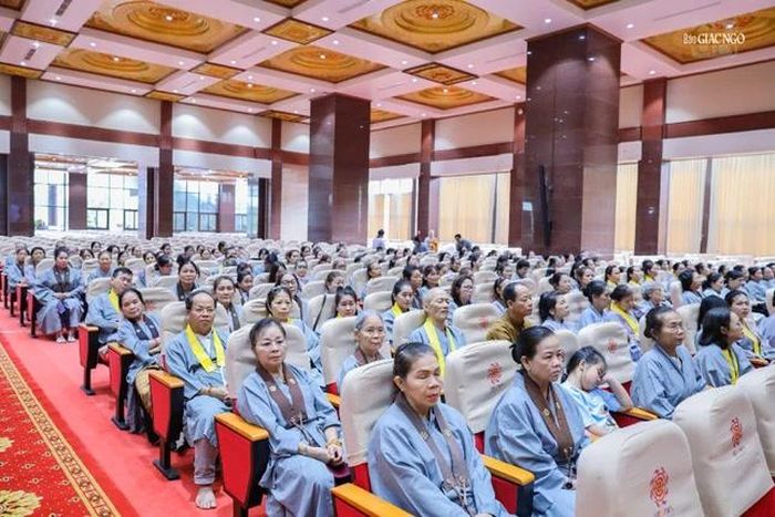Thời khóa tụng kinh tại chánh điện