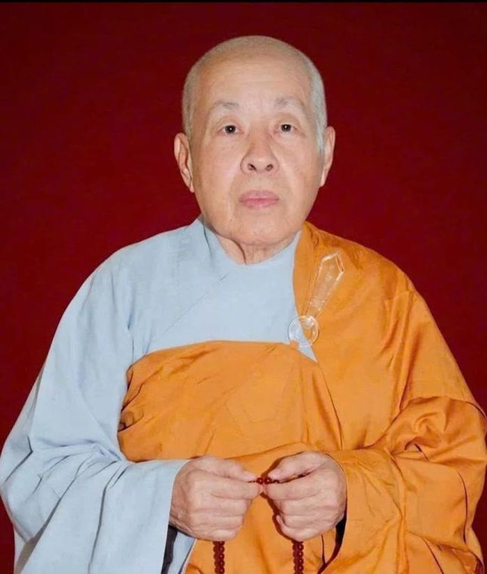 Chân dung Ni trưởng Thích nữ Minh Đức