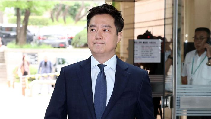 Kim Se Ui có mặt tại Tòa án quận Trung tâm Seoul, phía nam Seoul, vào hôm 26/5 để tham dự phiên xem xét lệnh bắt giữ (Ảnh: Yonhap News).
