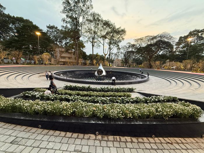 Công viên tưởng niệm nạn nhân Covid trên khu đất rộng 4,4ha tại số 1 Lý Thái Tổ cũng là một trong những dự án được TP.HCM tháo gỡ khó khăn trong thời gian quan, biến đất công thành công viên phục vụ người dân.