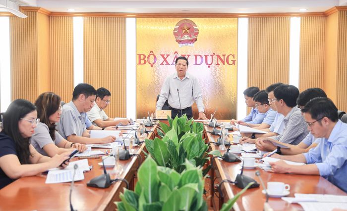 Toàn cảnh cuộc họp về mở rộng cao tốc Bắc - Nam tại Bộ Xây dựng sáng nay (2/6) - Ảnh: Tạ Hải.