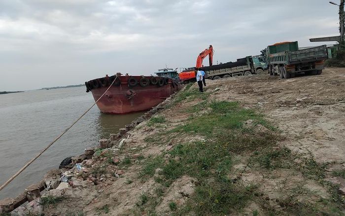 Hà Nội vừa có văn bản chỉ đạo các địa phương không cấp điện, nước cho các công trình vi phạm xây dựng, đê điều...