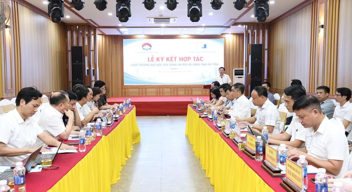 Toàn cảnh buổi làm việc.