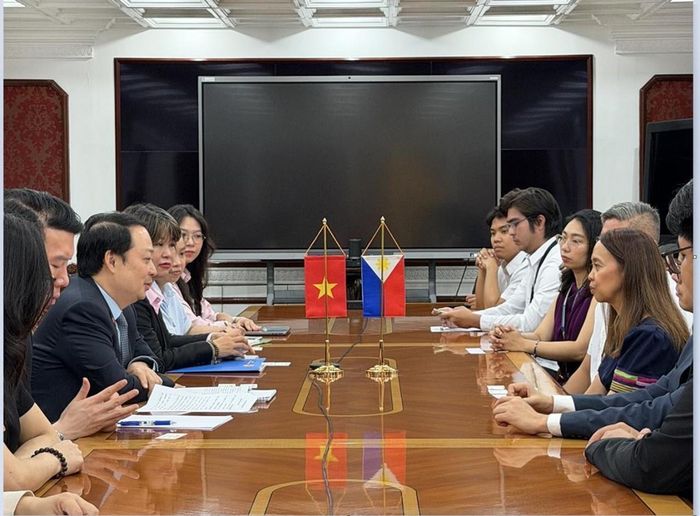 Đoàn công tác của Bộ Tài chính Việt Nam đã làm việc với các đơn vị thuộc Bộ Tài chính Philippines. Ảnh: Hương Giang