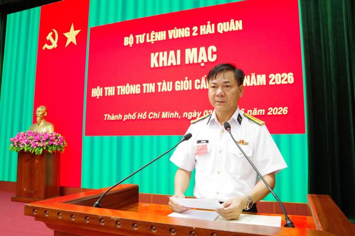 Đại tá Lê Đình Nghi, Phó Tham mưu trưởng Vùng 2 Hải quân phát biểu khai mạc hội thi.