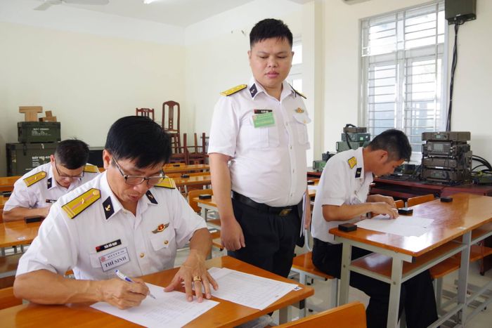 Thí sinh thi phần lý thuyết.