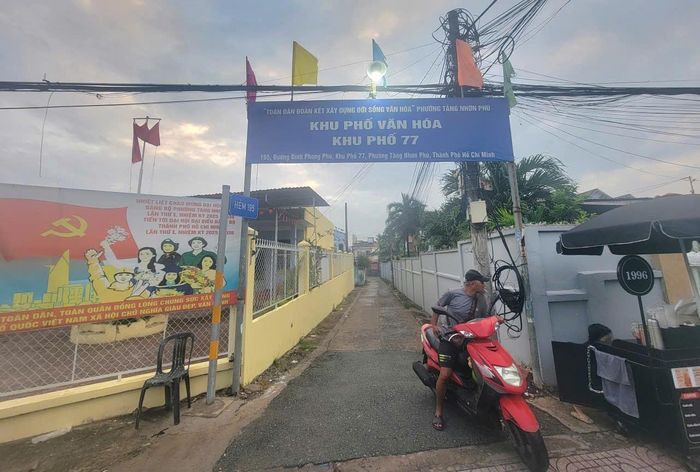Một lối vào của Khu phố 77, phường Tăng Nhơn Phú. Ảnh: Quang Phương