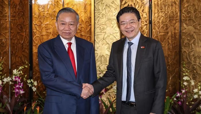 Tổng Bí thư, Chủ tịch nước Tô Lâm gặp Thủ tướng Singapore Lawrence Wong tại Singapore ngày 29/5. Ảnh: MDDI