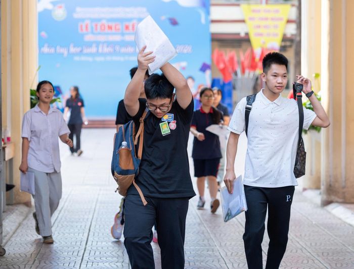Kỳ thi tuyển sinh lớp 10 chuyên năm học 2026-2027 chính thức khép lại, mở ra chặng đường mới đối với các thí sinh Hà Nội. Ảnh: Mạnh Hưng