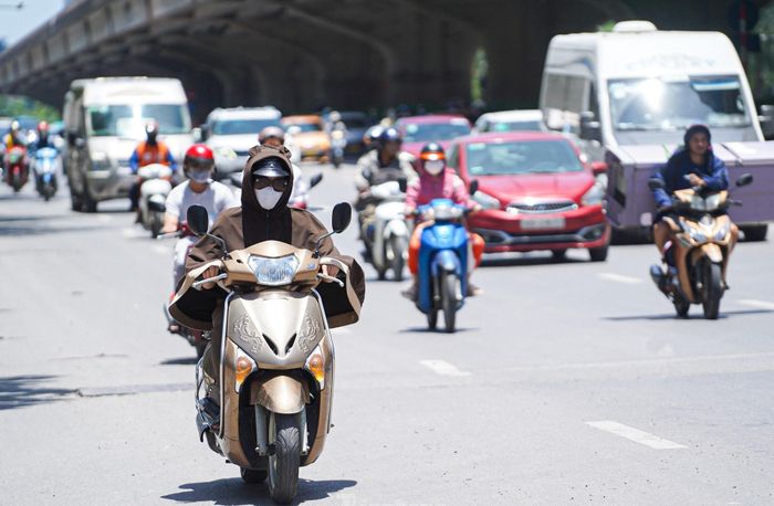 Khu vực TP. Hà Nội ngày nắng nóng, có nơi nắng nóng gay gắt; chiều tối và đêm có mưa rào và dông vài nơi. Ảnh minh họa