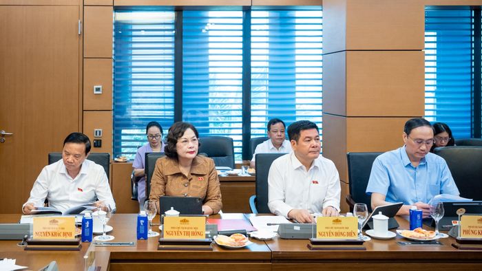Phó Chủ tịch Quốc hội Nguyễn Khắc Định, Phó Chủ tịch Quốc hội Nguyễn Hồng Diên, Phó Chủ tịch Quốc hội Nguyễn Thị Hồng, Phó Bí thư chuyên trách Đảng ủy Quốc hội Phùng Khánh Tài dự cuộc họp