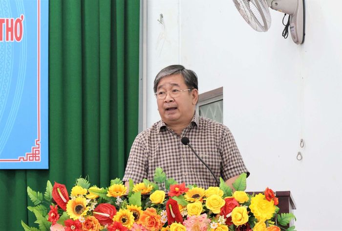 Giám đốc Sở Nông nghiệp và Môi trường Ngô Thái Chân trả lời các kiến nghị của cử tri