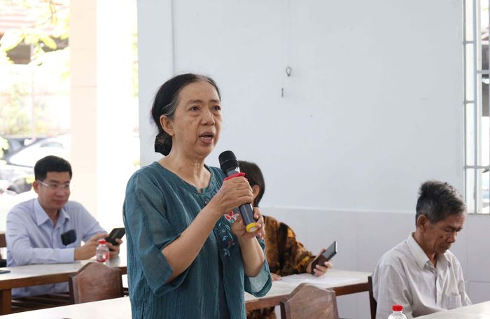 Cử tri phản ánh tình trạng vệ sinh môi trường đến đại biểu HĐND thành phố
