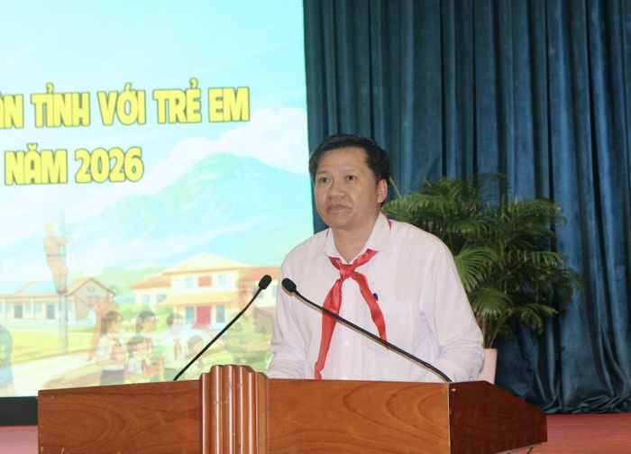 Phó Chủ tịch Thường trực HĐND tỉnh Trương Văn Đạt phát biểu tại hội nghị. Ảnh: Ngọc Minh