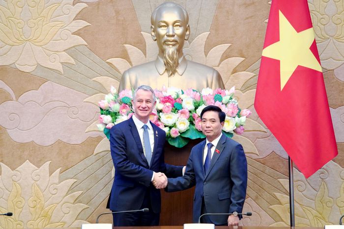 Phó Chủ tịch Quốc hội, Thượng tướng Nguyễn Doãn Anh tiếp Chủ nhiệm Ủy ban Quốc phòng và Các lực lượng vũ trang, Hạ viện Pháp Jean Michel Jacques