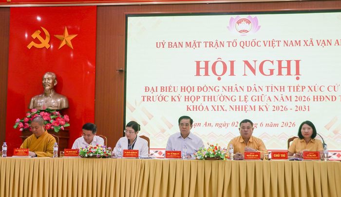 Các đại biểu HĐND tỉnh tiếp xúc cử tri xã Vạn An