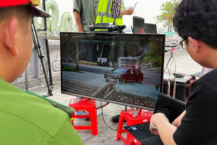 Hình ảnh do UAV ghi nhận được truyền về điểm điều khiển, hỗ trợ lực lượng chức năng đánh giá tình hình thực tế trên địa bàn