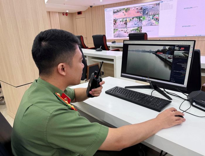 Tại Trung tâm Thông tin chỉ huy CATP, hình ảnh từ UAV được kết nối, hiển thị phục vụ công tác theo dõi, chỉ huy, điều hành