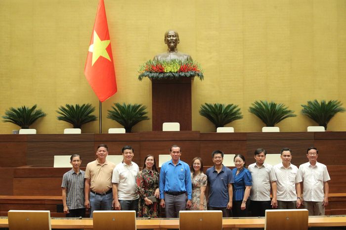 Các đại biểu tham quan Phòng họp Diên Hồng, Nhà Quốc hội