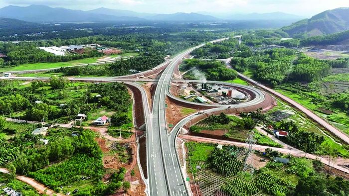 Trung tâm tài chính quốc tế (IFC) sẽ đóng vai trò như thế nào trong việc hỗ trợ mục tiêu tăng trưởng 2 con số?