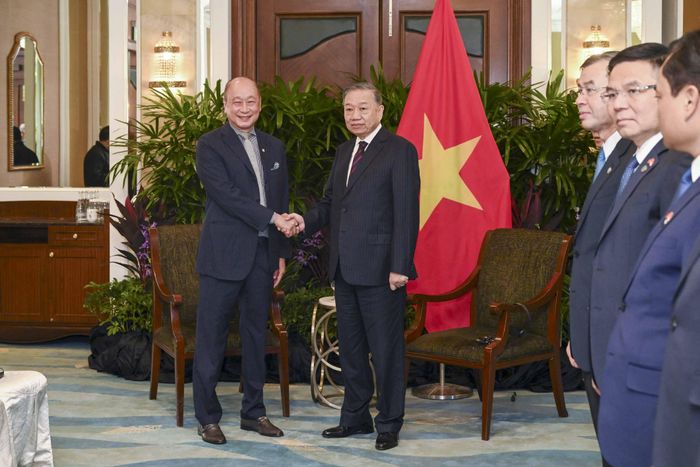 Ông Wee Ee Cheong (bìa trái), Phó Chủ tịch kiêm Tổng Giám đốc UOB gặp Tổng bí thư, Chủ tịch nước Tô Lâm trong khuôn khổ chuyến thăm cấp Nhà nước tới Singapore nhân sự kiện Đối thoại Shangri-La 2026