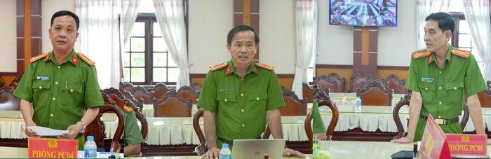 Đại diện các đơn vị nghiệp vụ Công an TP Cần Thơ phát biểu tham luận.