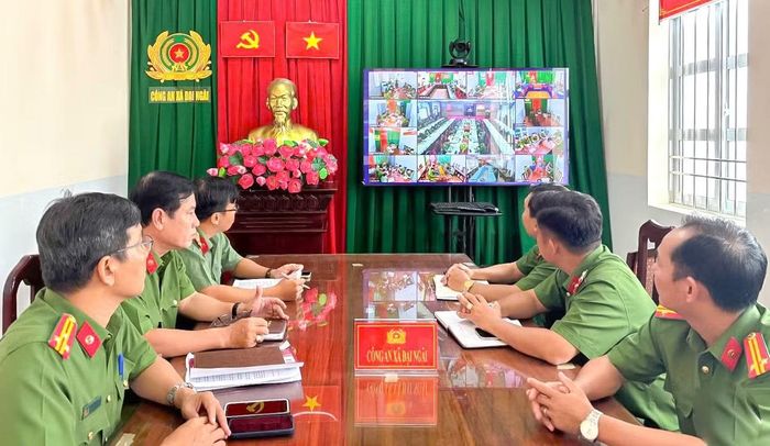 Lễ phát động cao điểm được truyền trực tuyến đến điểm cầu Công an các đơn vị, địa phương