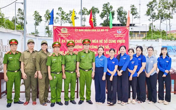  Lễ ra quân “Chiến dịch mùa hè số cùng VNeID” tại các xã, phường trên địa bàn TP Cần Thơ. 