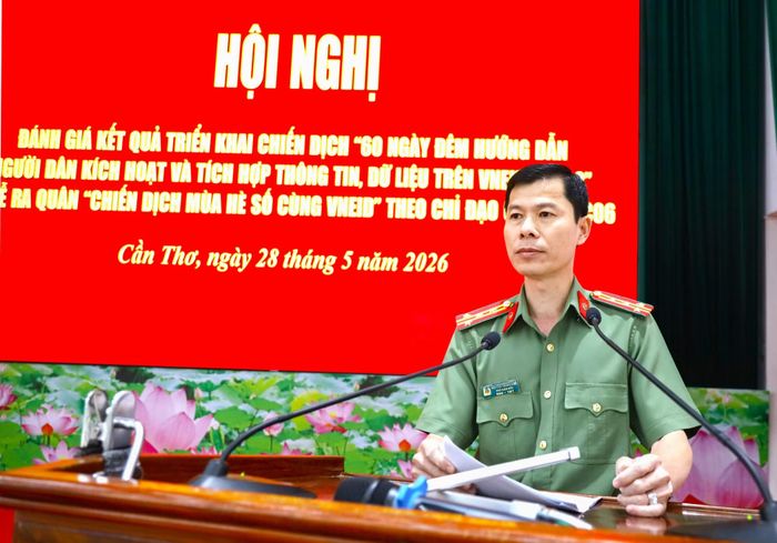  Đại tá Nguyễn Thanh Bình, Phó Giám đốc Công an TP Cần Thơ phát biểu chỉ đạo Công an cấp xã tổ chức đồng loạt ra quân thực hiện “Chiến dịch Mùa hè số cùng VNeID. 