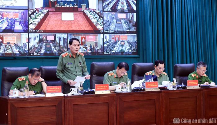 Thứ trưởng Lê Quốc Hùng điều hành phần thảo luận.