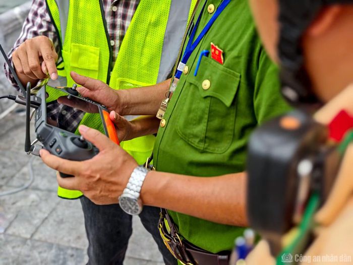 UAV có khả năng kết nối livestream theo thời gian thực cùng với công nghệ AI để phát hiện vi phạm, dữ liệu định vị chính xác.