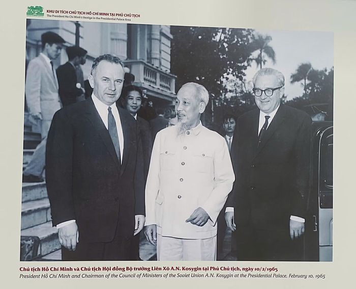 Nhiều hình ảnh tư liệu quý về Chủ tịch Hồ Chí Minh được giới thiệu đến người dân và du khách.